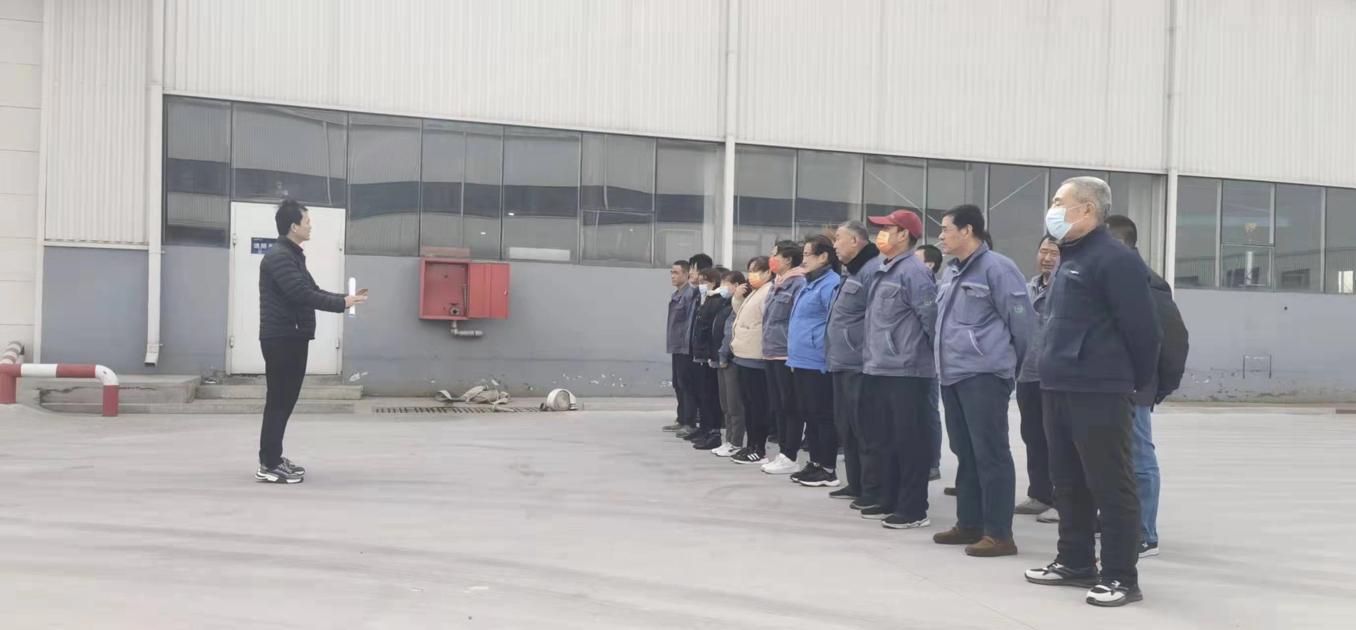 開(kāi)展消防演練，提升員工應(yīng)急能力(圖1)